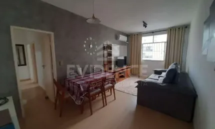 Apartamento com 2 quartos, andar alto, climatizado, com portaria 24 horas e 01 vaga de garagem.