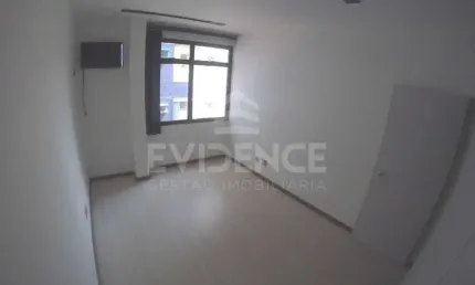 Sala comercial com 30 m², sol da manhã, ambiente iluminado e aconchegante.
