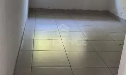 Sala com 35 m², sol da manhã, 01 vaga de garagem. Dois ambientes de sala, com 02 banheiros e 01 copa.