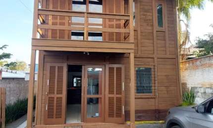 Casa de 3 quartos e 2 banheiros Rio Tavares Florianópolis SC