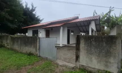 Casa com 2 quartos para alugar na Rodovia Doutor Antônio Luiz Moura Gonzaga, 1709, Rio Tavares, Florianópolis