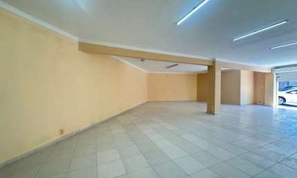 Salão Comercial para Alugar na capela em Avenida - Vinhedo - SP