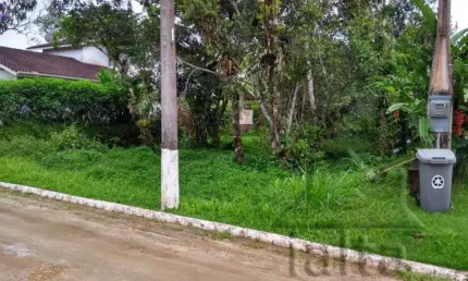 Terreno de 450m², em condomínio fechado na Praia Dura
