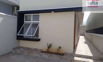 Casa Para Vender com 2 quartos 1 suítes no bairro Golfinhos em Caraguatatuba