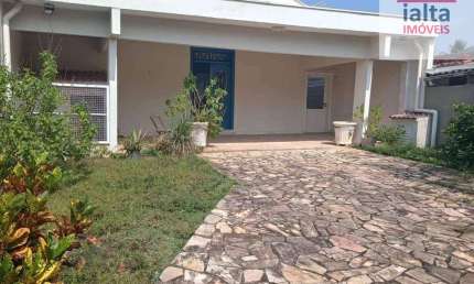 Casa com Piscina a 300m da Praia Martim de Sá – Espaço, Conforto e Excelente Localização!