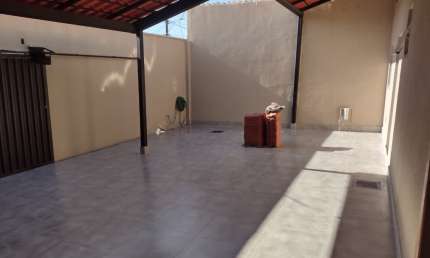 Casa com 4 quartos sendo 2 suítes e 2 semi suítes e mais escritório