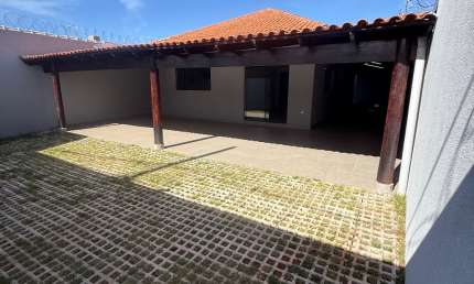 Casa com 4 quartos 3 suítes no Alto Umuarama à venda