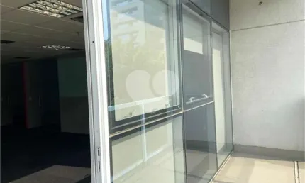 Sala comercial para alugar na Rua Cardeal Arcoverde, Pinheiros, São Paulo