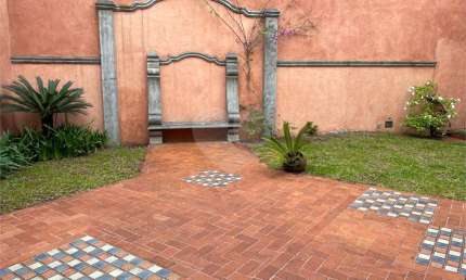 Casa com 4 quartos à venda ou para locação em Jardim Leonor - SP