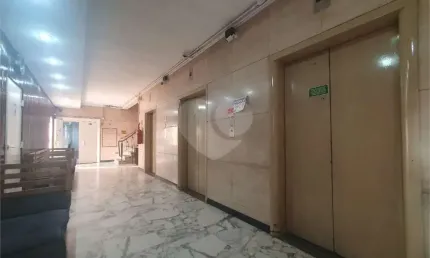 Sala comercial para alugar na Praça da República, República, São Paulo