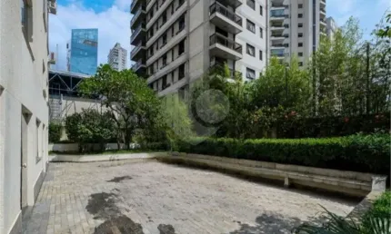 Apartamento com 4 quartos para locação em Itaim Bibi - SP