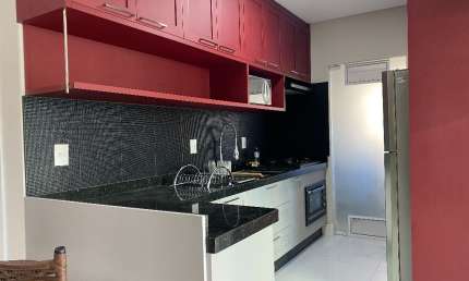 Apartamento Mobiliado com 3 suítes em Meia Praia para Locação Anual