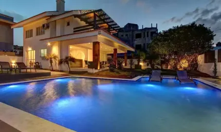Linda Casa de Alto Padrão com Piscina em Mariscal/ Bombinhas - ALUGUEL DE TEMPORADA