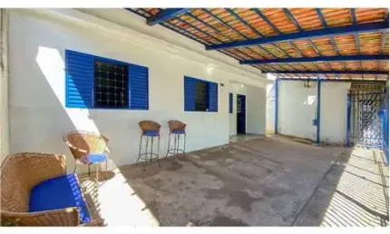 Casa na QSF 12 Taguatinga Sul, com 3 quartos e kit nos fundos