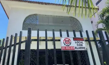 Casa na Rua Monsenhor Bruno , 1258, perto da praça Luísa Távora, na quadra na av santos dumont
