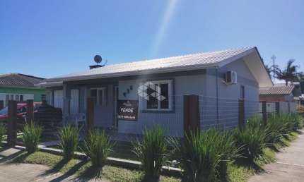 Casa com 2 quartos à venda na Tapajós, 436, Arroio Teixeira, Capão da Canoa por R$ 330.000
