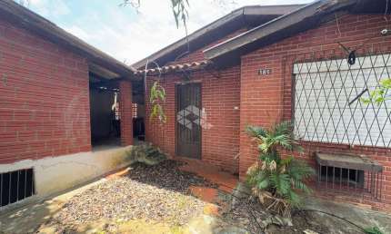 Casa com 2 quartos à venda na Rua Podalírio João da Rocha, 185, Jardim Carvalho, Porto Alegre por R$ 200.000