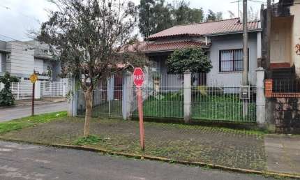 Casa com 2 quartos à venda na Rua Tuiuti, 228, Nossa Senhora das Graças, Canoas por R$ 800.000