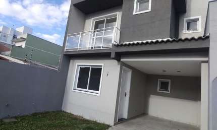Sobrado Fazendinha 3qts, suíte, 4gar, terraço, 120m². Use FGTS, carta, carro, AP, financia