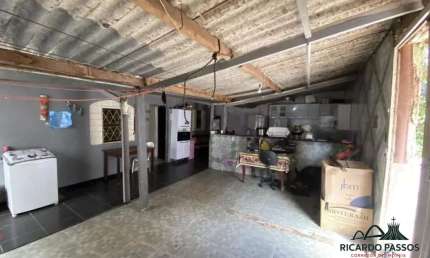 Casa + 2 lojas à venda em uma das principais avenidas da cidade