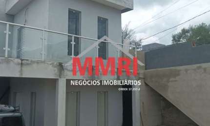 Sobrado à venda no bairro Jundiacanga: 2 quartos, 2 banheiros, 250m² de área!