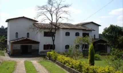 Espetacular Sítio à Venda em Araçoiaba da Serra-SP, Bairro Jundiaquara: 8 Quartos, 6 Suítes, 2 Salas, 6 Banheiros, 3 Vagas de Garagem, 30.000m² de Área.