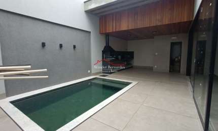 Oportunidade Casa Alto Padrão, 3 Suítes, Praça Alto Umuarama em Uberlândia