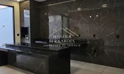 Casa com pé-direito alto, piscina e acabamento de luxo - praça alto umuarama