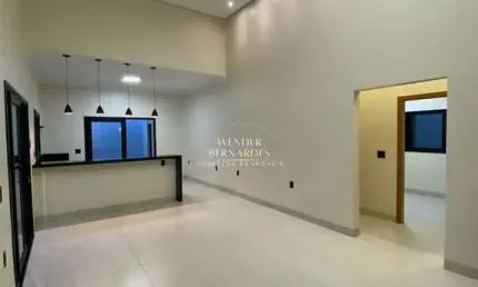Pronta para morar: Casa impecável, 3 Quartos (2 Suítes) no Praça Alto Umuarama.