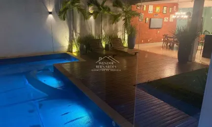Viva com conforto: casa com 4 suítes e área de lazer completa - Jardim Karaíba