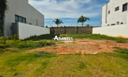 Oportunidade no Golden Village: 420m² em Condomínio de Alto Padrão