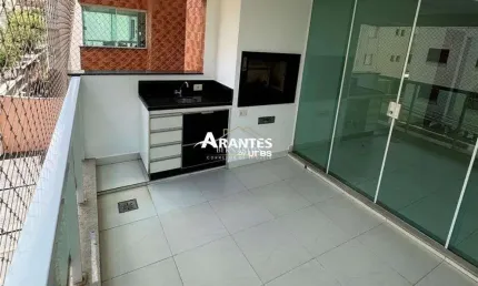 Praticidade e charme: Apartamento com elevador, perto do Praia Clube.