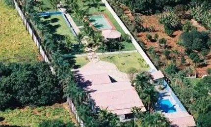 Viva em um paraíso particular com lazer completo para sua família.