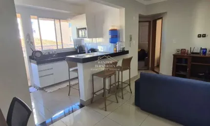 Apartamento com 2 quartos e sacada, a poucos metros da ufu santa mônica!