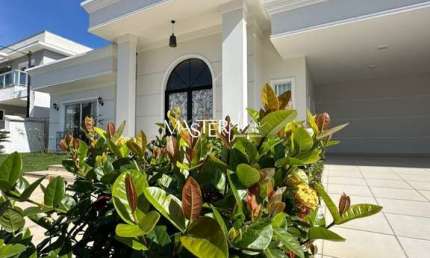 Casa em condomínio fechado com 3 quartos à venda na Professor Darcy Ribeiro, 144, Morada da Colina, Resende por R$ 3.000.000