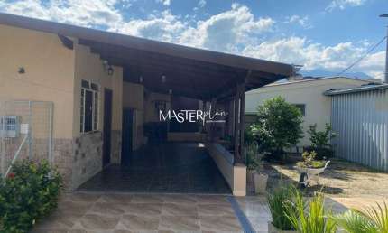 Casa com 3 quartos para alugar na Wanderbilt Duarte De Barros, 58, Vila Odete, Itatiaia por R$ 2.500