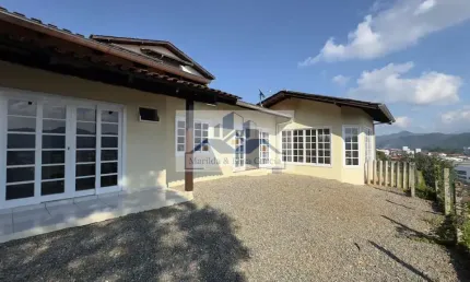 Casa com 3 quartos para alugar no Souza Cruz, Brusque 