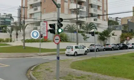 Preço abaixo do metro quadrado da região do água verde (divisa batel)
