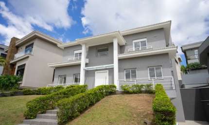 Casa à venda com 4 suítes no condomínio Tamboré 11.