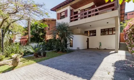 Casa em condomínio à venda com 4 quartos, sendo 3 suítes e 285m².
