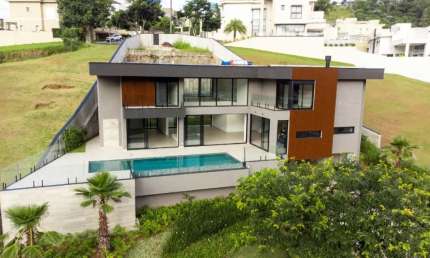 Casa no condomínio Residencial Campos do Conde, com 4 suítes e 650m² à venda.