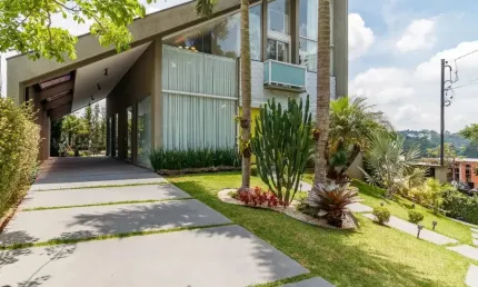 Casa à venda com 3 suítes e 268m² no Condomínio Morada da Aldeia.