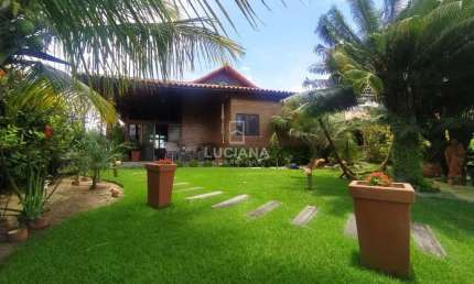 Casa com 03 quartos à venda em ótimo condomínio em Gravatá!
