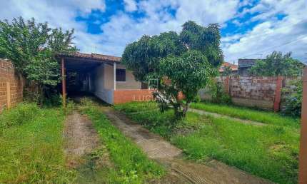 Casa com terreno amplo Fora de Condomínio e com 4 quartos