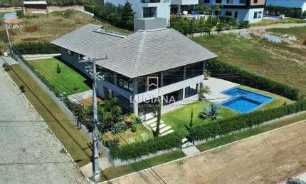 De R$ 2.700.000 por R$ 1.900.000 - Sua Casa de Alto Padrão em Condomínio