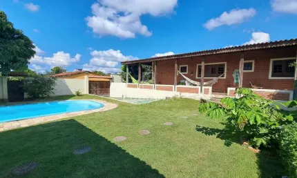 Casa com espaço amplo em 2 lotes Excelente localização