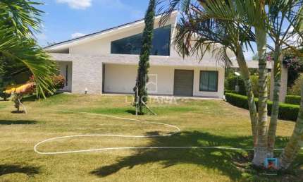 Belíssima Casa em Condomínio - DE R$ 2.500.000 POR R$2.200.000,00