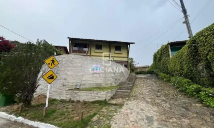 DE R$ 1.100.000 POR R$ 800.000 Casa com 3 Níveis Cond. Fechado