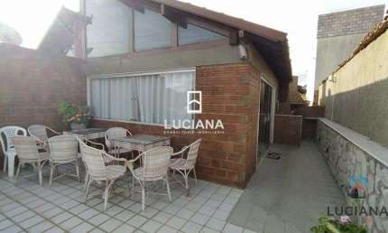 Casa com 6 Quartos em Condomínio Muito Bem Localizado