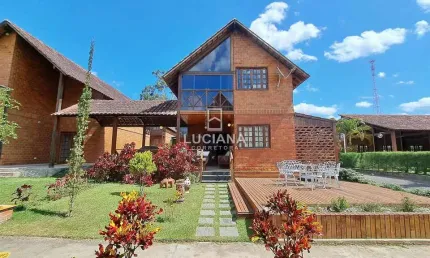 4 Quartos! Casa para venda em Condomínio Fechado - Gravatá/PE